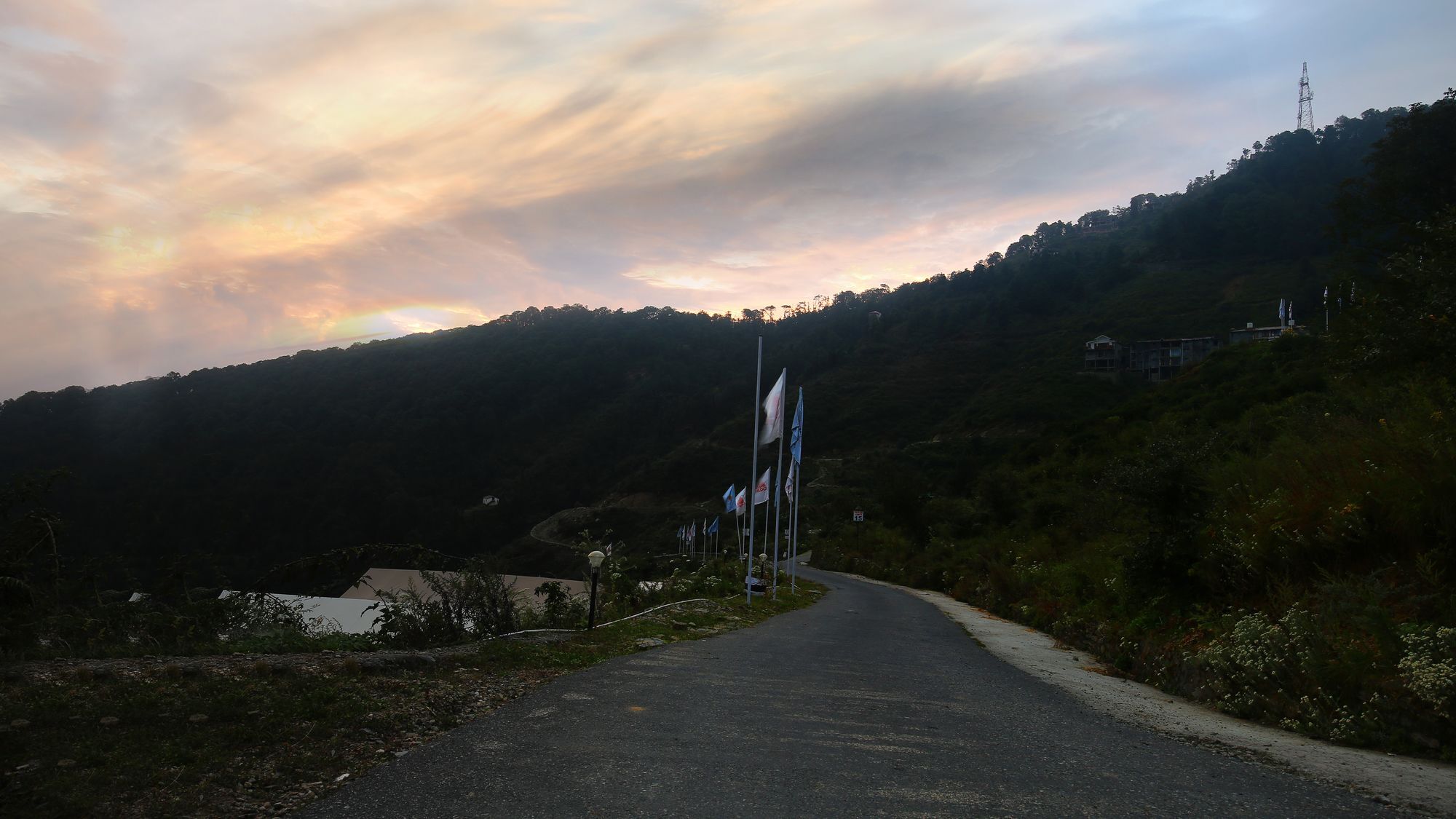 The Swiss Village Resort 奈尼塔尔 外观 照片