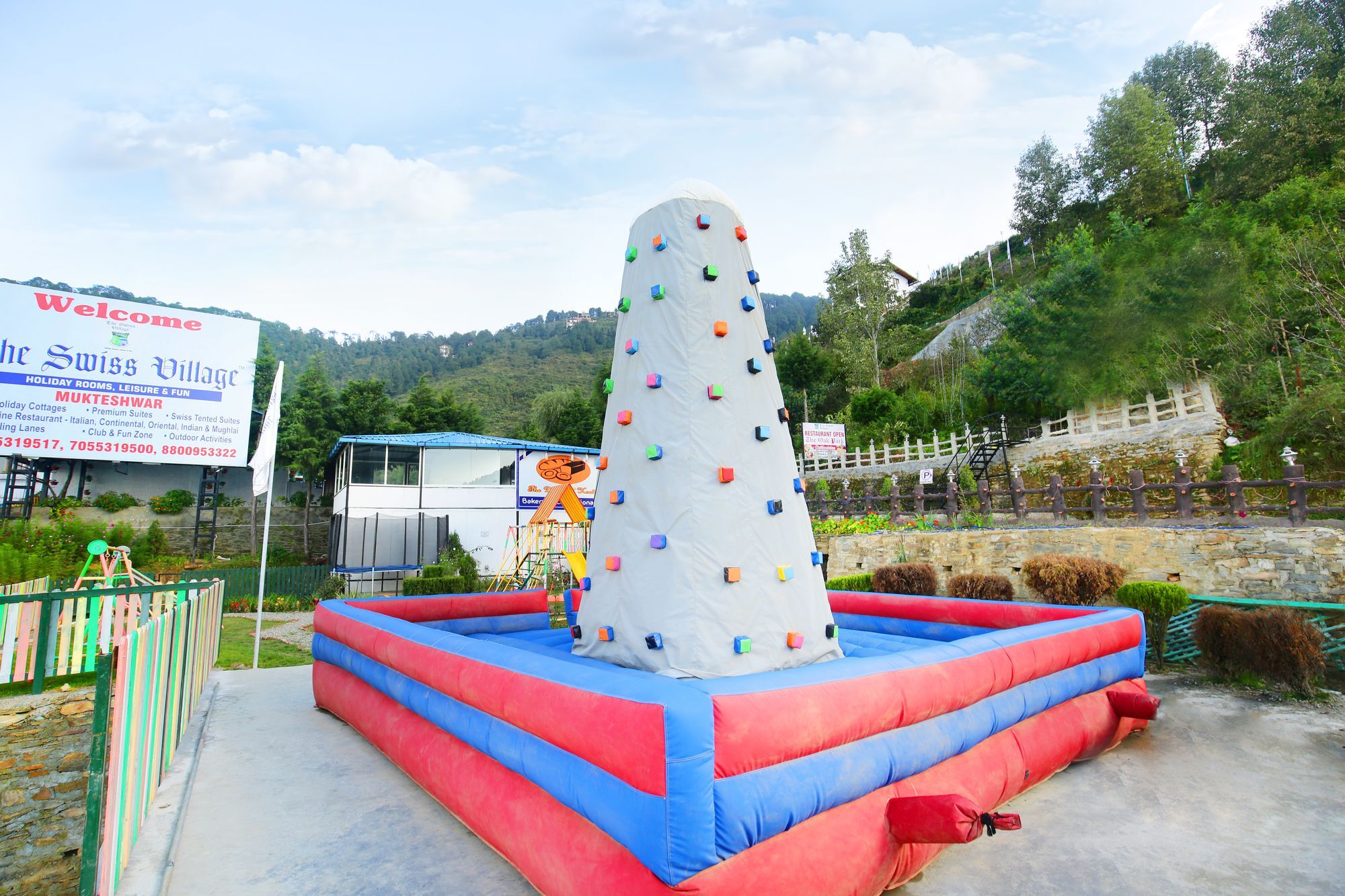 The Swiss Village Resort 奈尼塔尔 外观 照片